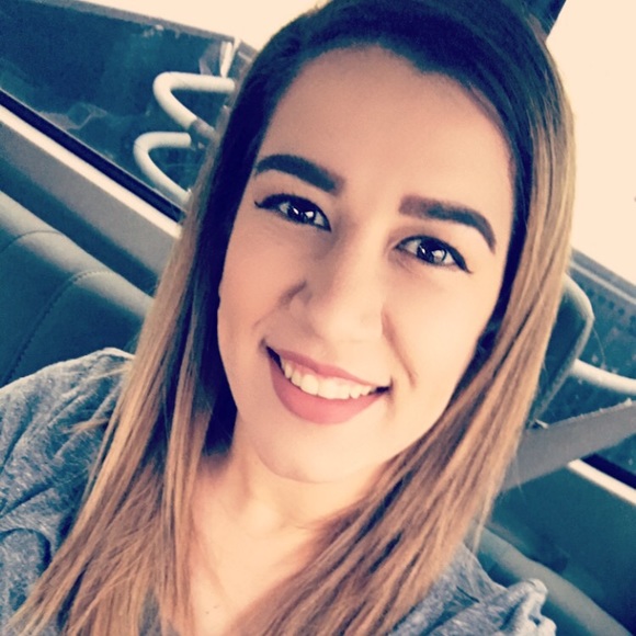 Meet your Posher, Gabby - Picture 1 of 1